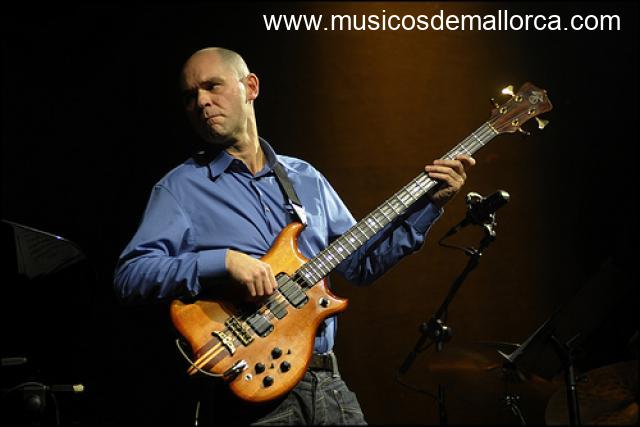 Clases de bajo a cargo de German Salvatierra