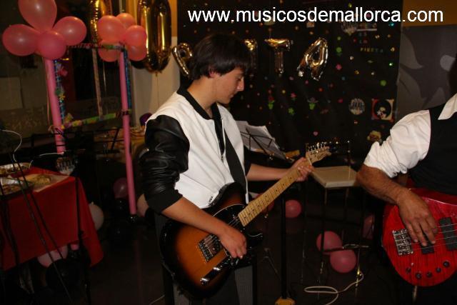 Guitarrista busca banda