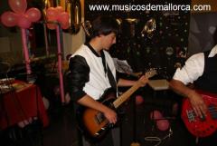 Guitarrista busca banda