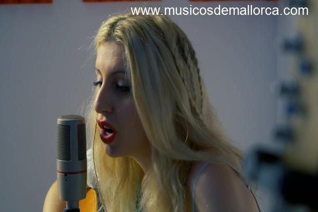 CANTANTE BUSCA INTEGRARSE EN GRUPO