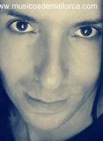 cantante versatil se ofrese