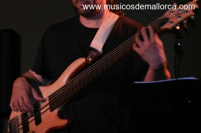 Clases de bajo en palma