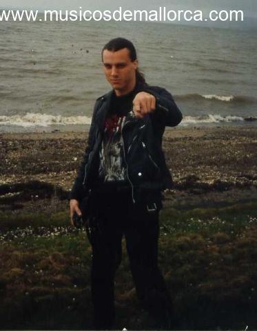 Guitarrista para proyecto de metal extremo