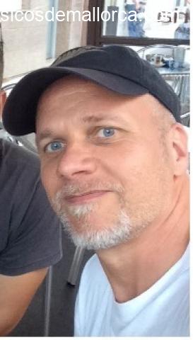 Cantante busca productor