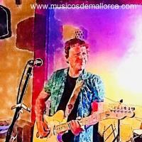 Se ofrece guitarrista