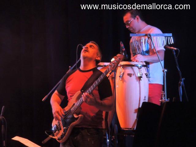 bajista para trabajar.