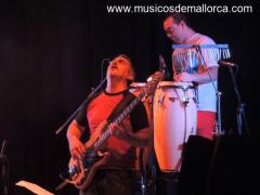 bajista para trabajar.