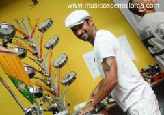 se oferece  percusionista profisional