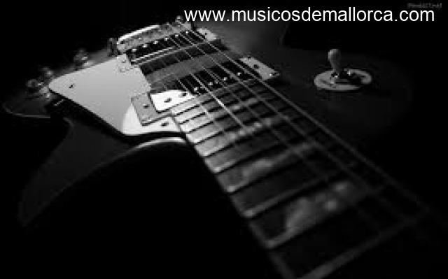 Se busca guitarrista.