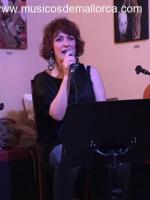 Cantant femenina amb repertori