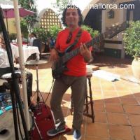 me ofrezco de bajista