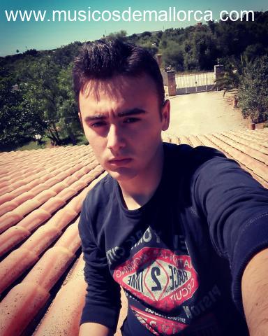 Se ofrece guitarrista para grupo de rock