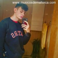 Busco banda! Soy un guitarrista y cantante.